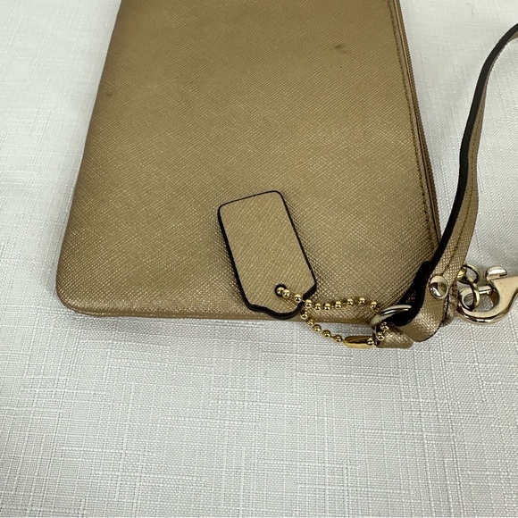 Coach Darcy Gold Leather Bow Wristlet - Picture 11 of 17